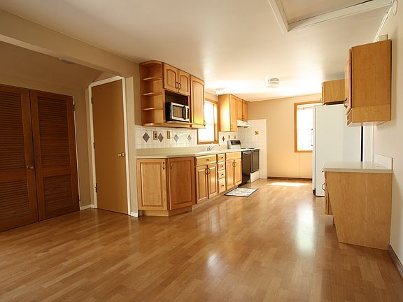 3rd image of 2210 Frankfort St