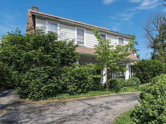 3rd image of 418 Capital Ave