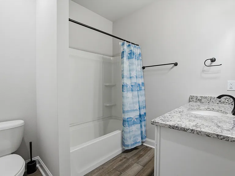 38428 Parliament Dr — Photo 13