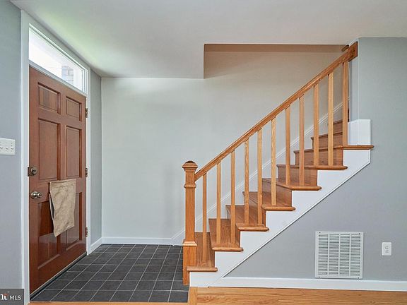 5th image of 327 Laverne Ave