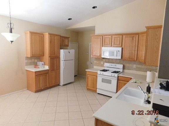 2nd image of 927 Manzanita Dr