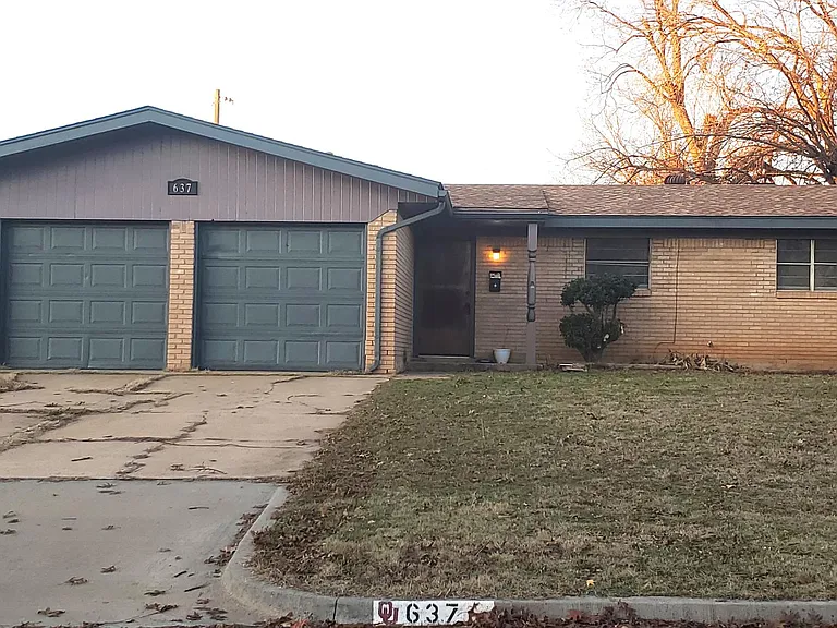 637 SW 13th St — Photo 14