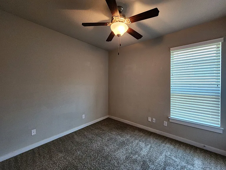 1143 Creekside Orch — Photo 15