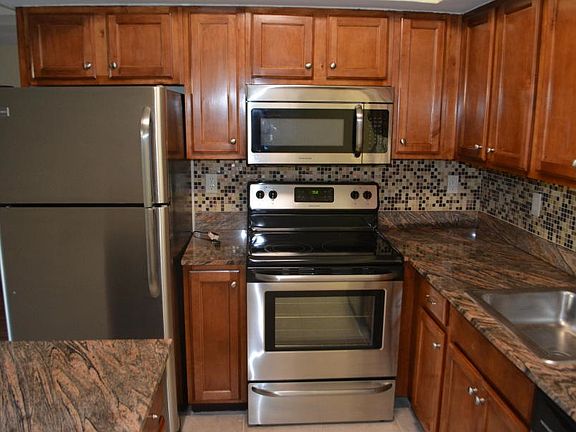 3rd image of 601 SW 1st Ct