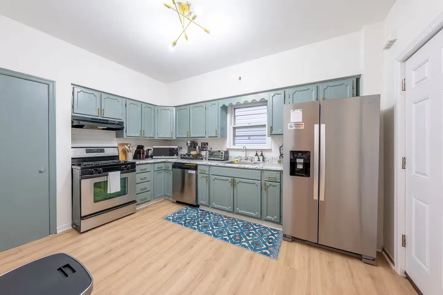 3 bed, 1100 sqft, $3,900 — Photo 4