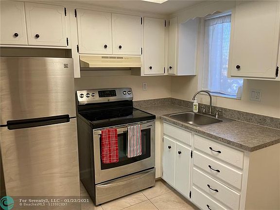 5th image of 2829 NE 30th St APT 201