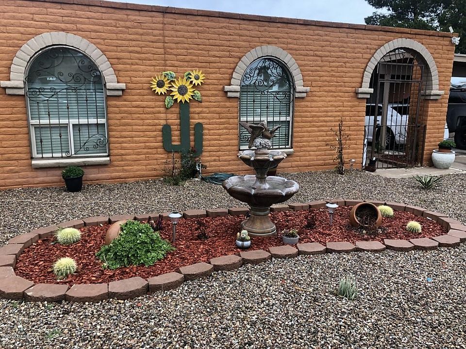 2912 D fountain at the front