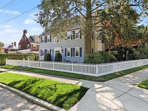 2nd image of 11 Intervale Rd