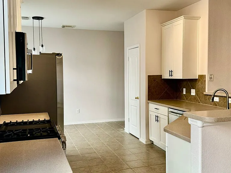 2620 Century Park Blvd — Photo 3