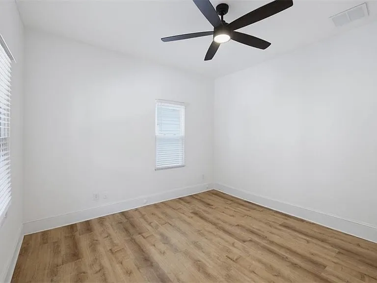 498 Connally St SE — Photo 6