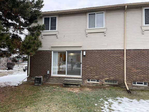 4th image of 2061 W Franklin Dr #39