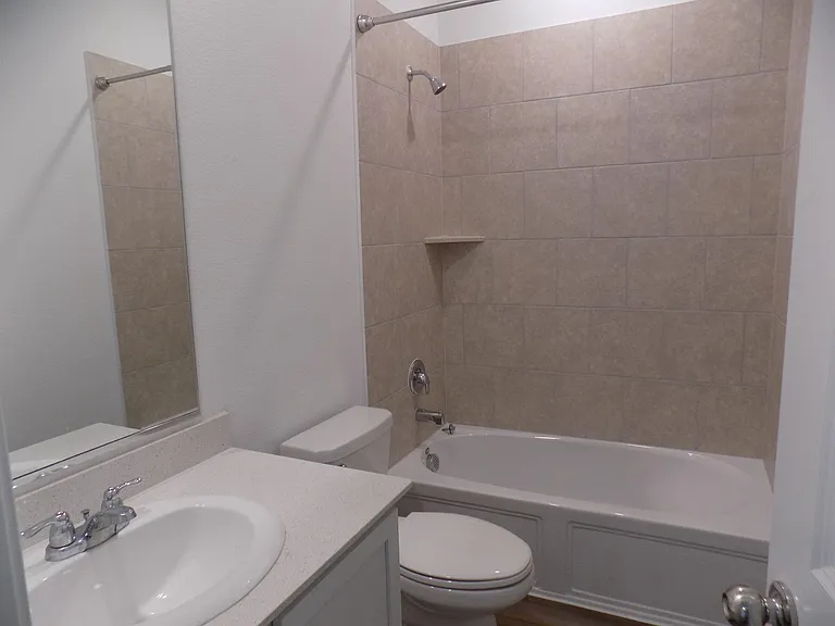 506 Saffron St — Photo 13