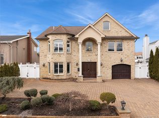 2904 Riverside Dr, Wantagh, NY 11793