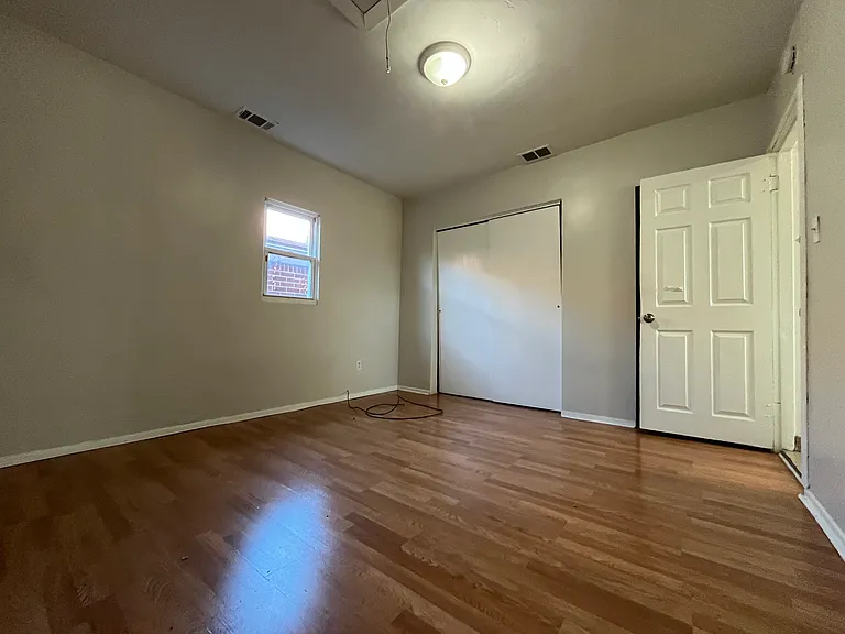 2340 Broadway Ave #2 — Photo 10