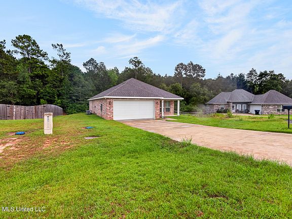 5th image of 15 Marlin Ln