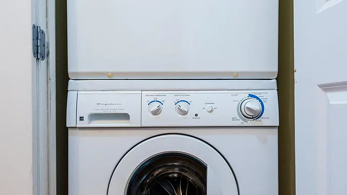 Rented by Nooklyn NYC LLC | media 41