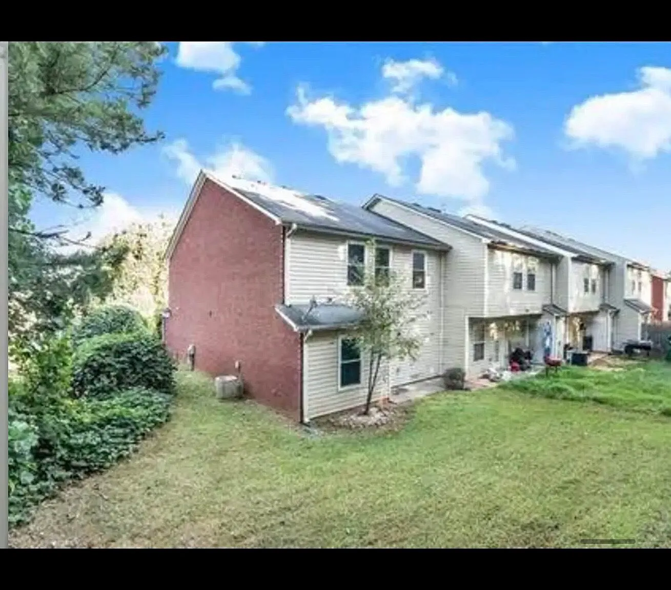 2 bed, 2.5 bath, 1272 sqft, $1,900 — Photo 3