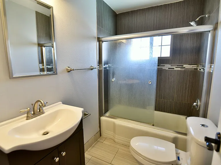 1003 E Clark Ave — Photo 13