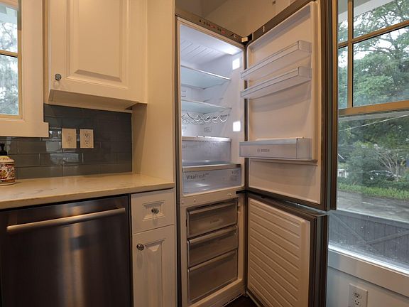 4th image of 502 E Amelia St