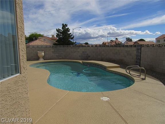 3rd image of 1381 Torington Dr