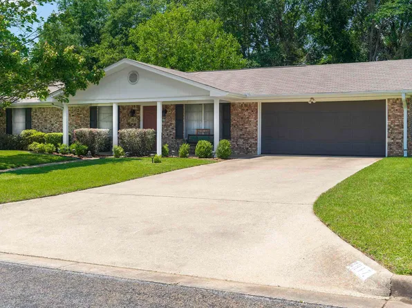 1817 Beth Dr, Longview, TX 75605