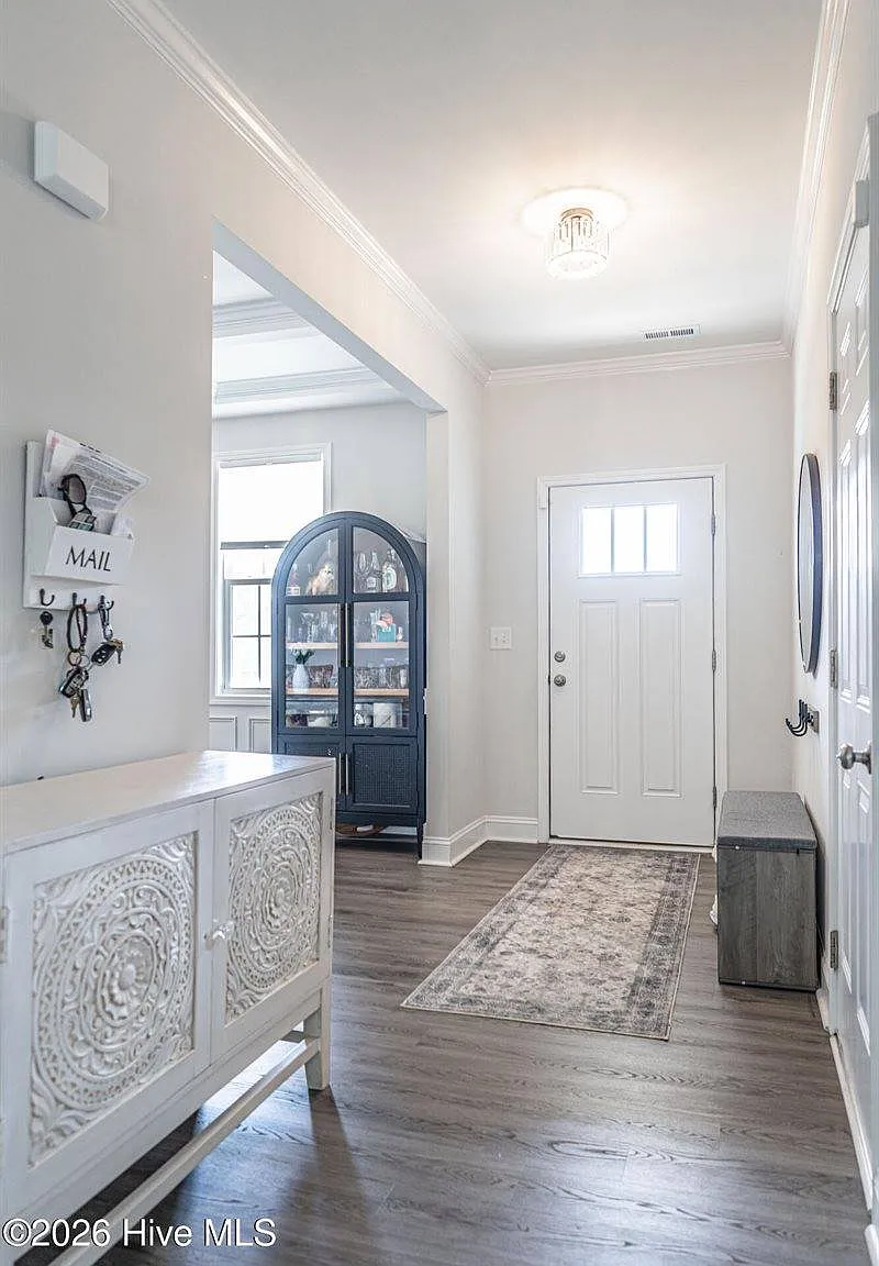 3 bed, 2.5 bath, $2,300 — Photo 4