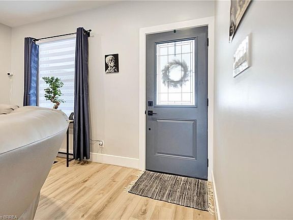 5th image of 197 Grand St