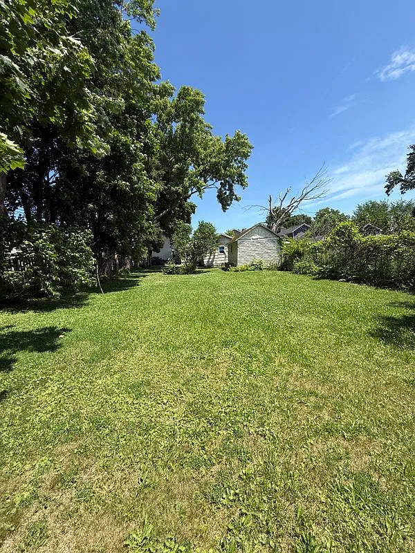 4 bed, 1.5 bath, 1444 sqft, $3,095 — Photo 2