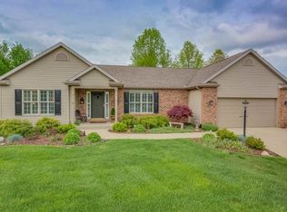 1323 Forest View Ct, South Bend, IN 46614