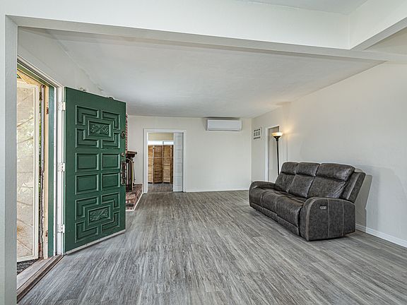 4th image of 482 Minot Ave