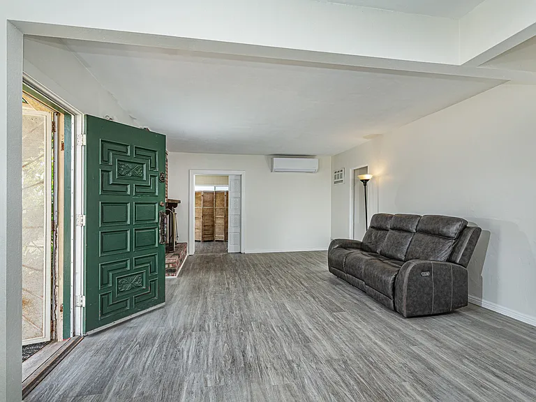 482 Minot Ave — Photo 4