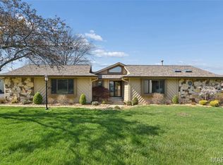 21 Village Dr W, Saint Charles, MO