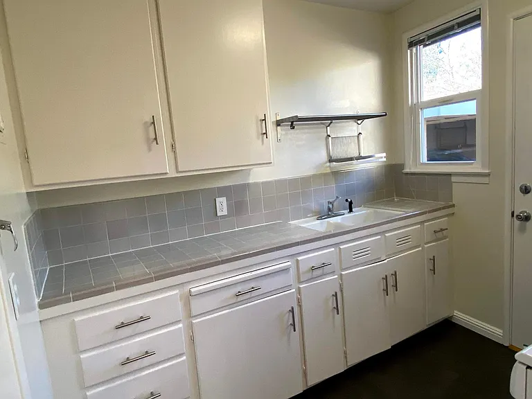 563 Miramonte Ave #NA — Photo 6