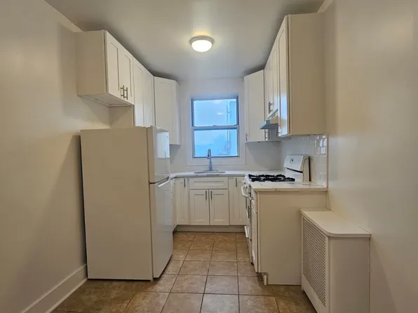 49-10 30th Avenue image 1 of 8