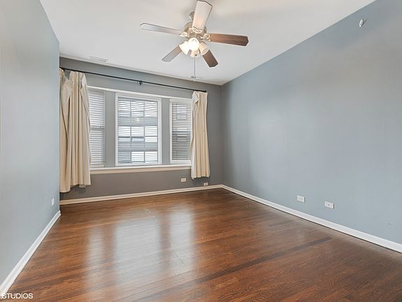 5th image of 832 W Belle Plaine Ave Unit 3E