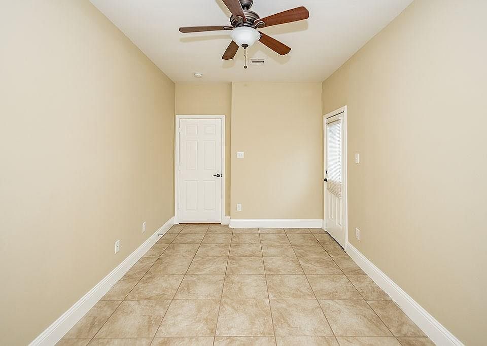 1st image of 408 Eichwurzel Ln #E