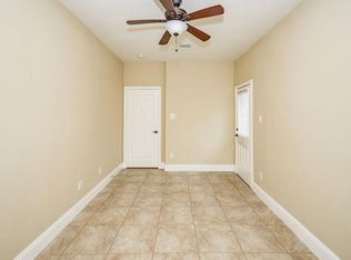 408 Eichwurzel Ln #E, Houston, TX 77009