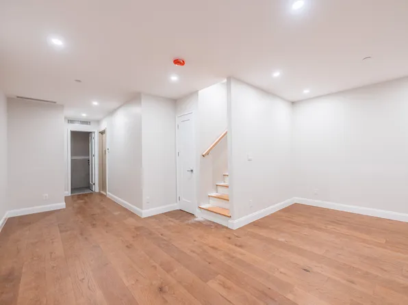 42-09 Hampton Street image 13 of 27