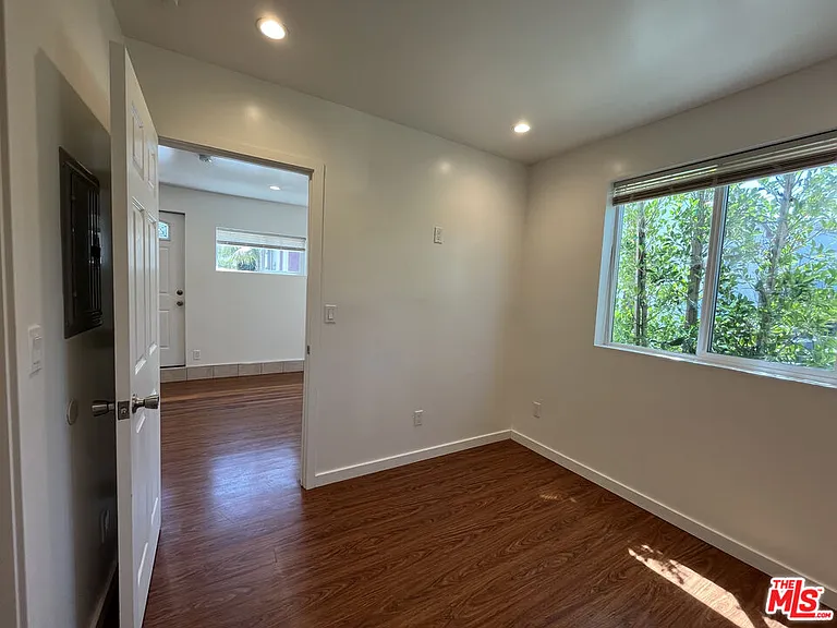 3901 S Orange Dr — Photo 11