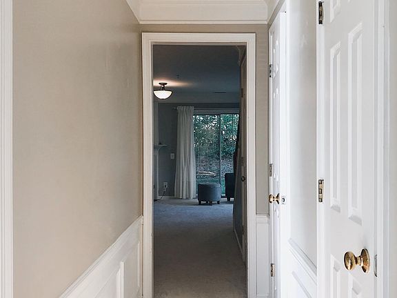 5th image of 21795 Baldwin Sq