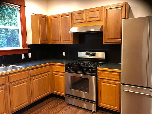 3rd image of 414 Avenue C APT 1