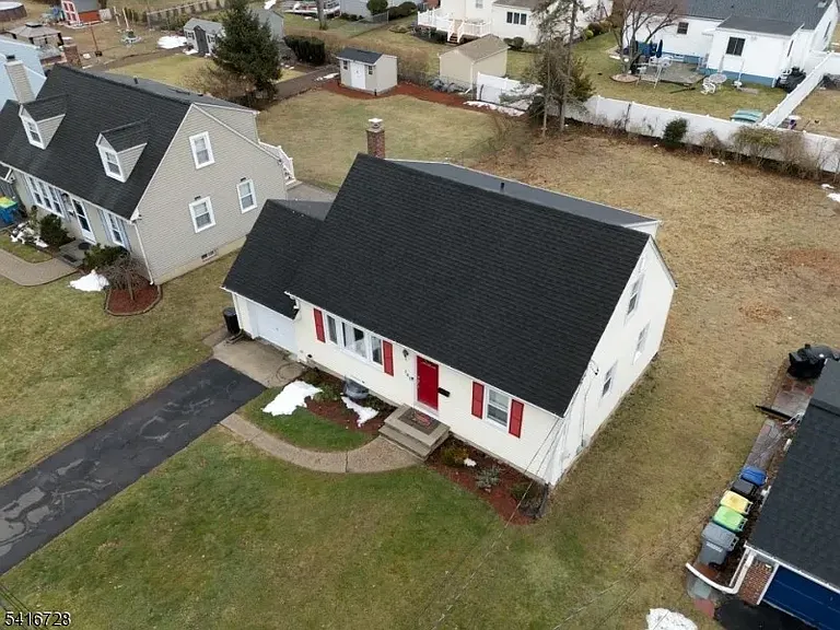585 Mountainview Dr — Photo 4