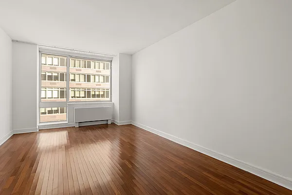 120 Riverside Boulevard #8D