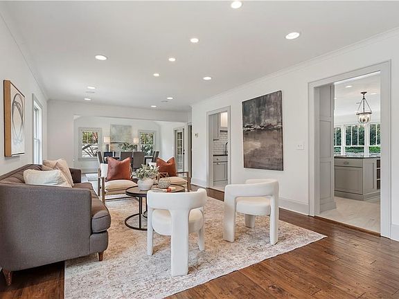 4th image of 712 Gladstone Rd NW