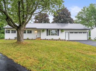 11 Appledore Cir, Rochester, NY 14623