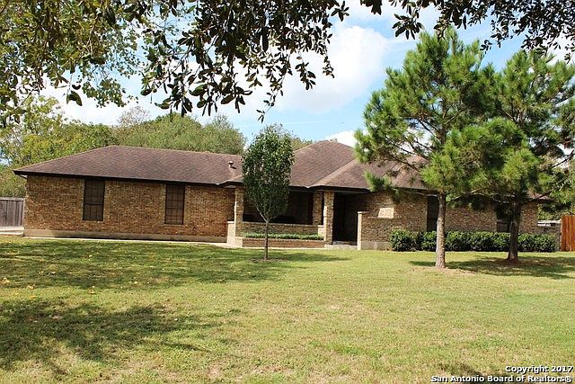 1st image of 106 Oak Creek Dr