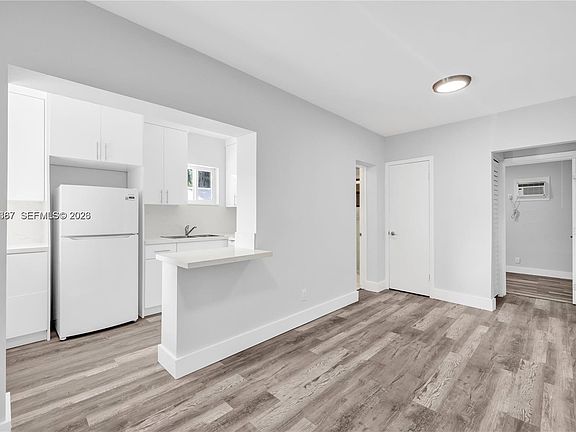 4th image of 2729 SW 18th St