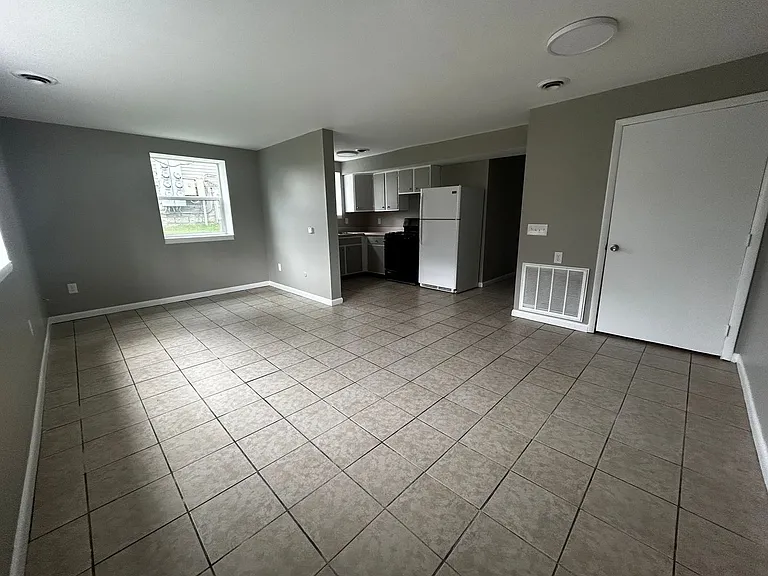 211 Tompkins St — Photo 9