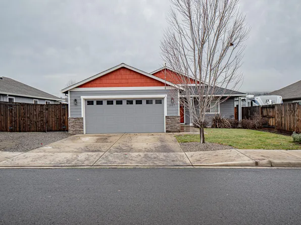 1007 Stonewater Dr, Eagle Pt, OR 97524