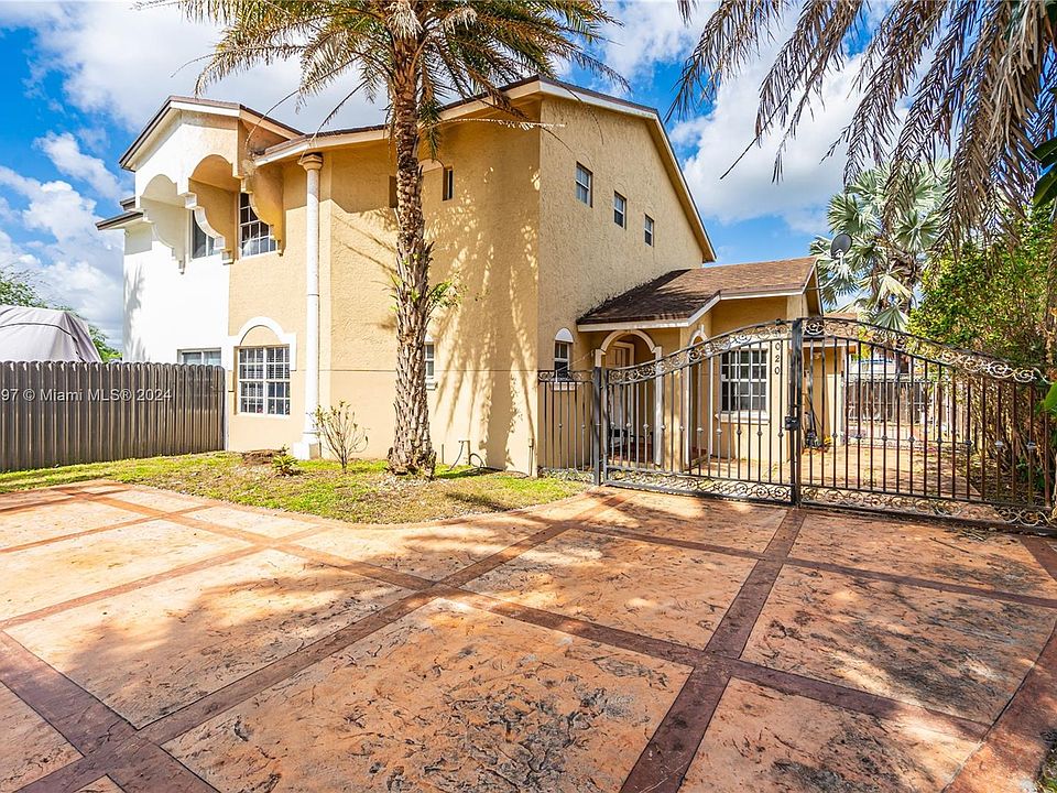 1st image of 20020 E Oakmont Cir
